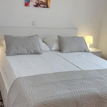 Apartment Ivana,Mali Maj ポレッチ エクステリア 写真